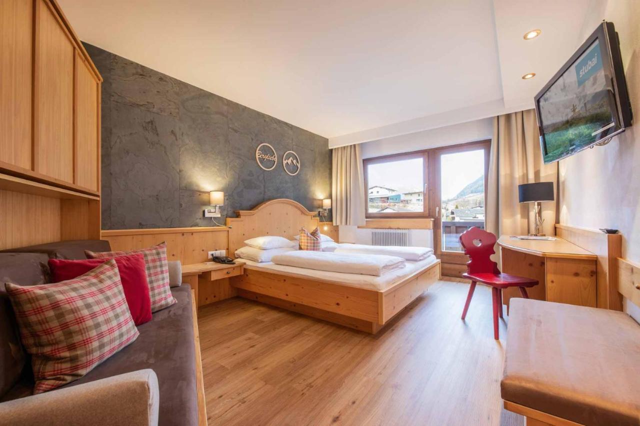 Familien- & Vitalhotel Auenhof Fulpmes Dış mekan fotoğraf