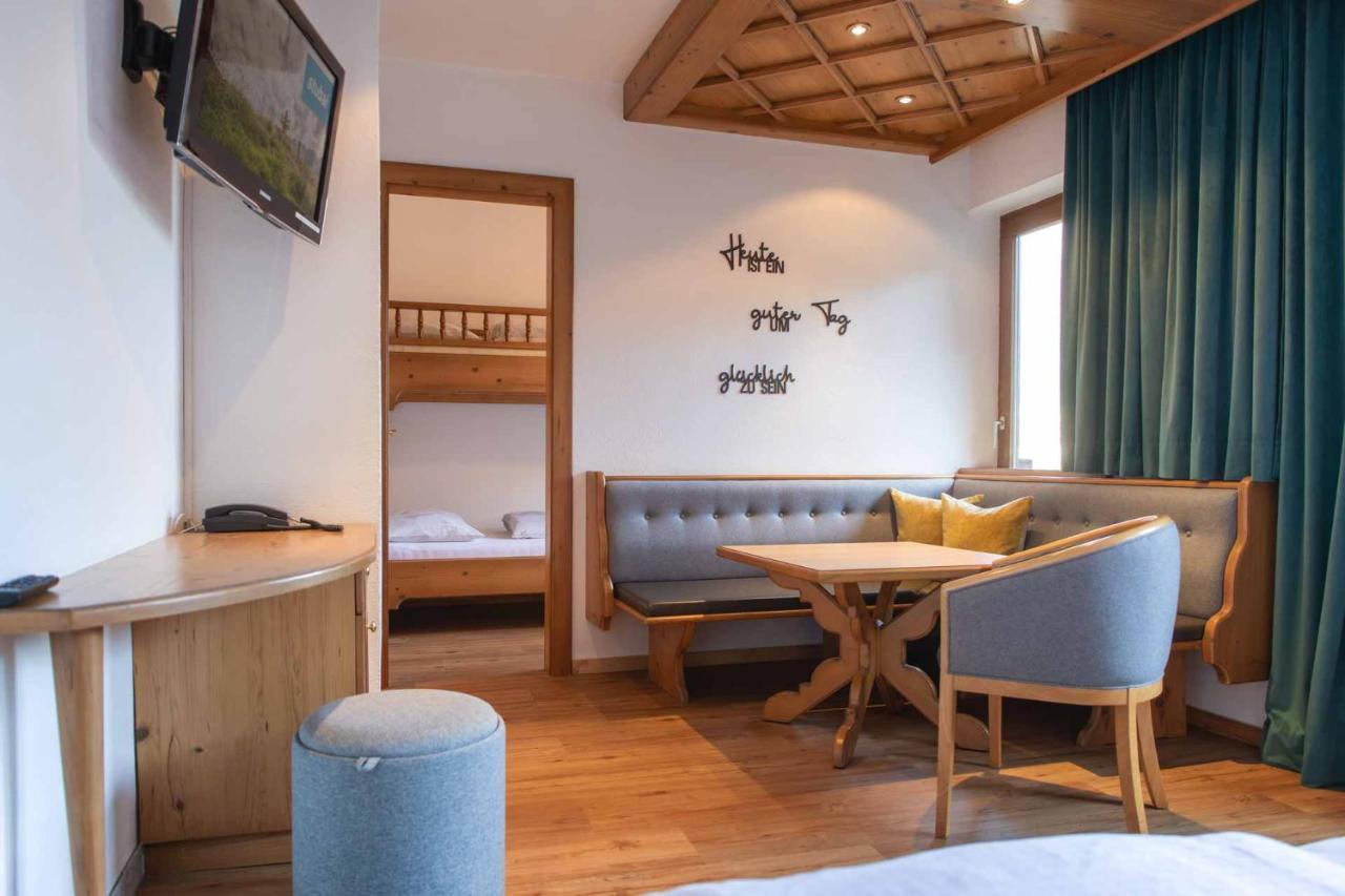 Familien- & Vitalhotel Auenhof Fulpmes Dış mekan fotoğraf