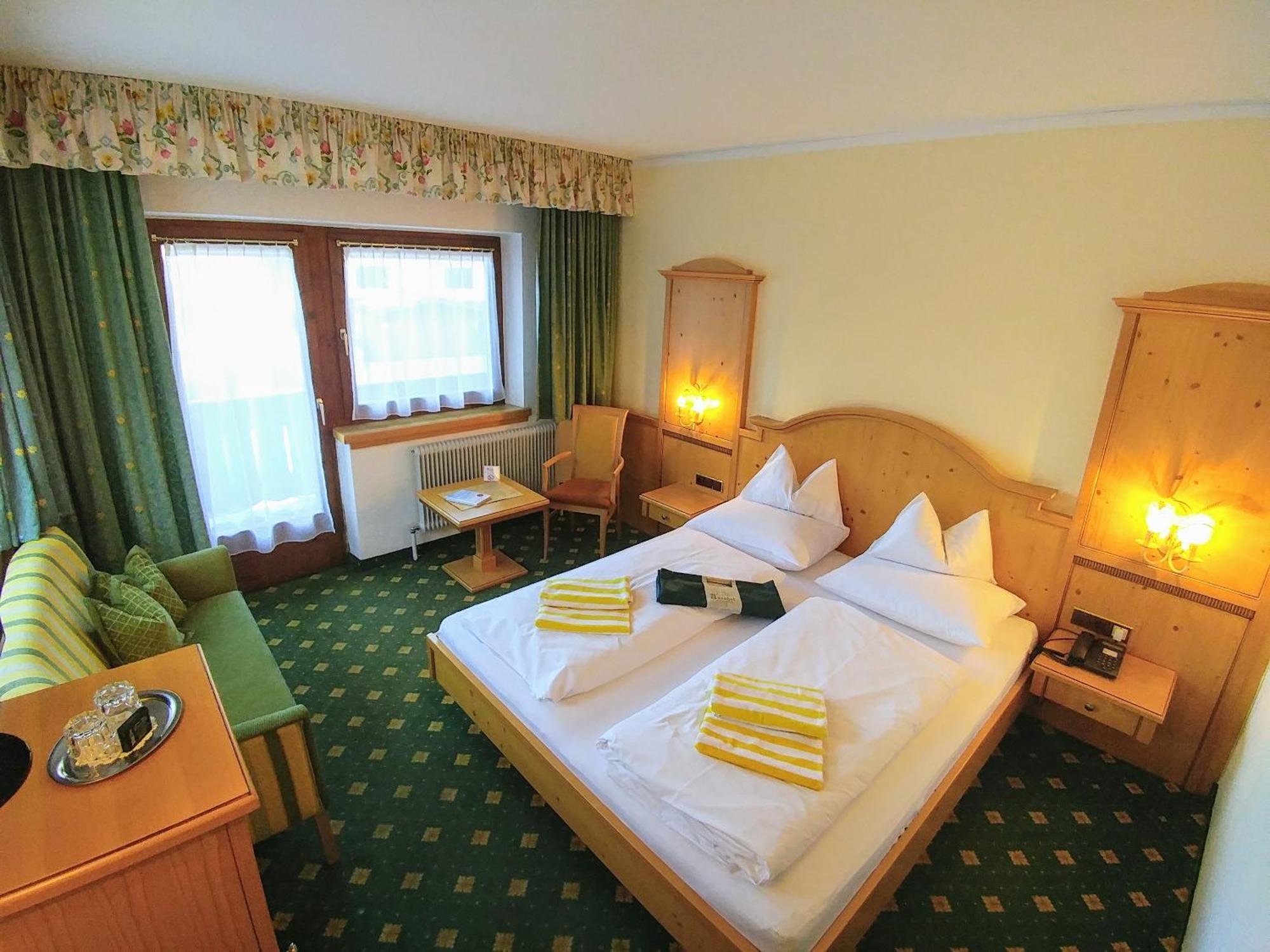 Familien- & Vitalhotel Auenhof Fulpmes Dış mekan fotoğraf