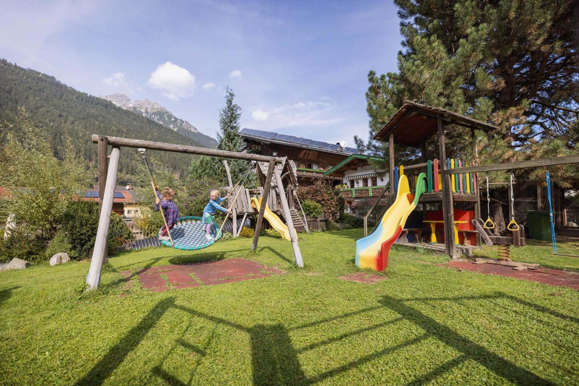 Familien- & Vitalhotel Auenhof Fulpmes Dış mekan fotoğraf